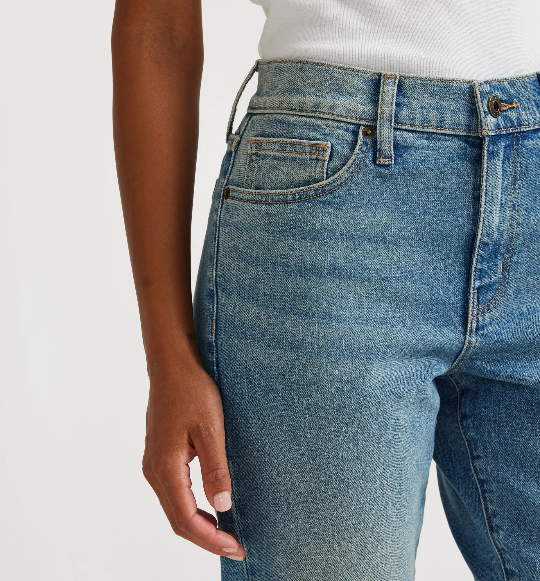 Women's Authentic 90s Boyfriend Relaxed Fit Jeans - Image 7